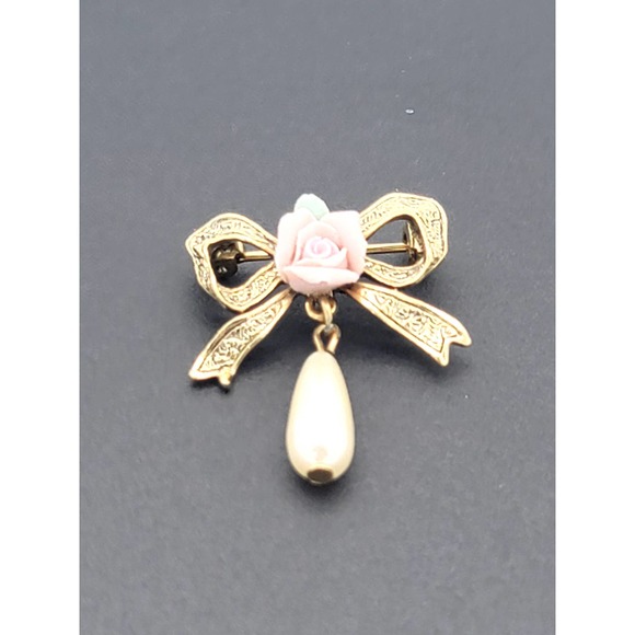 1928 Collection Gold Tone Bow with Porcelain Pink Flower & Dangling Pearl Drop - Picture 1 of 5